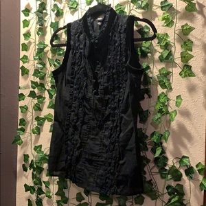 Beautiful detailed blouse, sleeveless